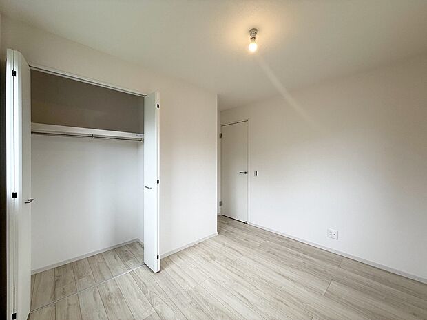 3号棟 ■落ち着いた色合いのお部屋で穏やかな時間を楽しめます