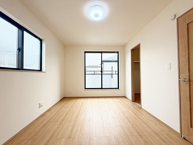 B号棟 ■落ち着いた色合いのお部屋で穏やかな時間を楽しめます
