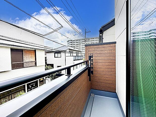1号棟 ■ 季節の移ろいを感じられる開放的な空間です