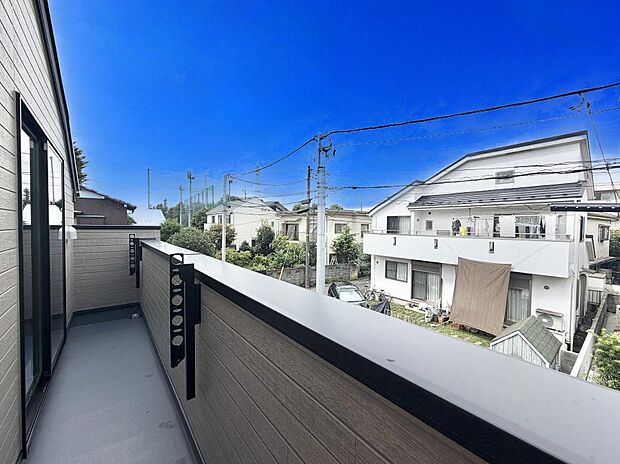 2号棟 ■ 季節の移ろいを感じられる開放的な空間です