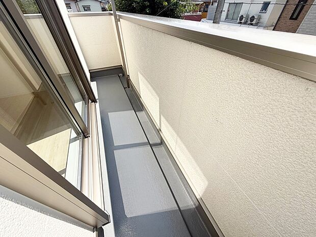2号棟  ■ 心地よい風と光を感じる、くつろぎのバルコニー