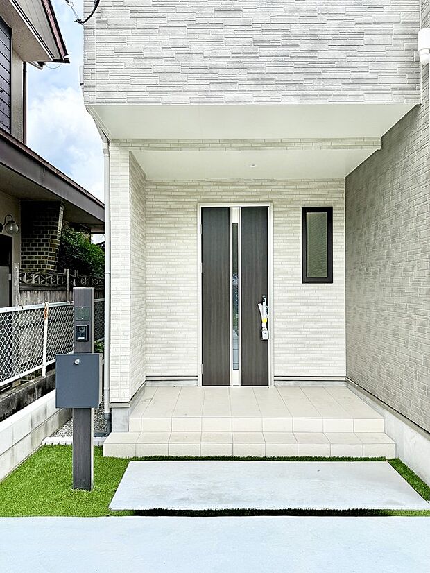1号棟  ■ シンプルで美しく、住まいの第一印象を彩る玄関です