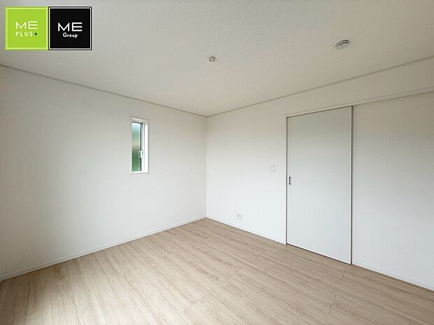 13号棟 ■落ち着いた色合いのお部屋で穏やかな時間を楽しめます