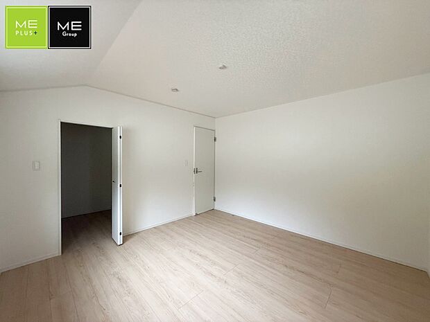 10号棟 ■落ち着いた色合いのお部屋で穏やかな時間を楽しめます