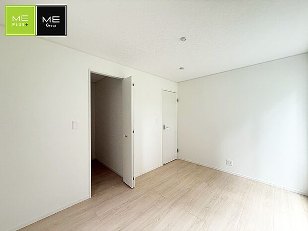 5号棟 ■落ち着いた色合いのお部屋で穏やかな時間を楽しめます
