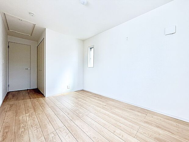 7号棟  ■落ち着いた色合いのお部屋で穏やかな時間を楽しめます
