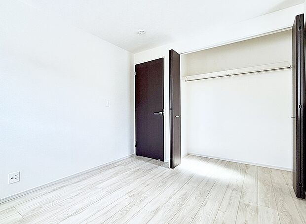2号棟 ■落ち着いた色合いのお部屋で穏やかな時間を楽しめます