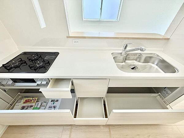 1号棟  ■シンプルで機能的、毎日使いやすいキッチン