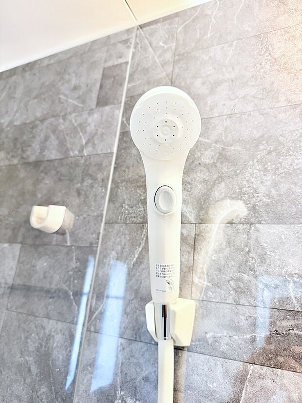 ■手元で簡単に止水できるため、水の無駄遣いを減らすことができます。