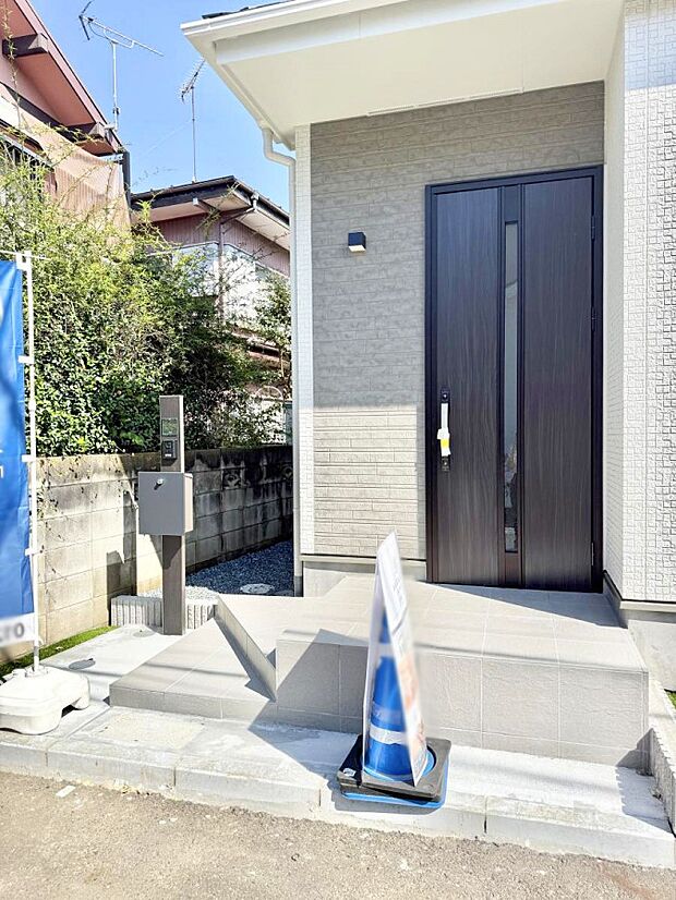 A号棟 ■ シンプルで美しく、住まいの第一印象を彩る玄関です