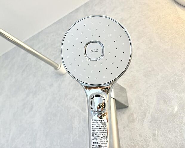 ■わざわざシャワー水栓のレバーまで手を伸ばす必要がなく、簡単に止水できる