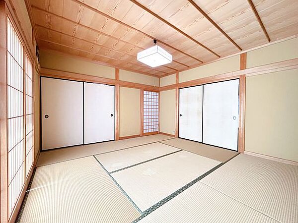 【リフォーム済】1階8帖の和室です。納戸と隣接しています。リフォームでクリーニングを行いました。