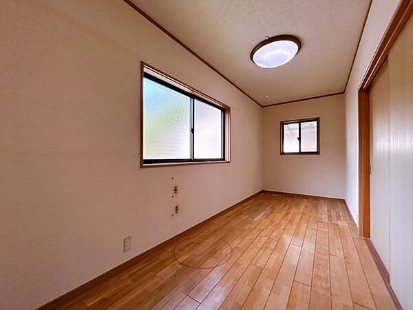 【リフォーム中】1階納戸の写真です。和室と隣接しています。収納としてお役立てください。