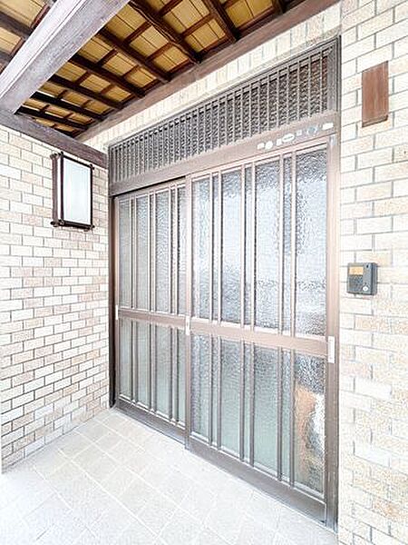 【リフォーム中8/23撮影】玄関の写真です。玄関は新品交換致します。