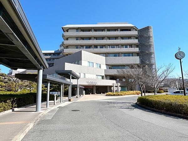赤穂市民病院まで約1100m（徒歩約14分）です。万が一に備えて、病院の場所を把握しておくと安心ですね。 1190m