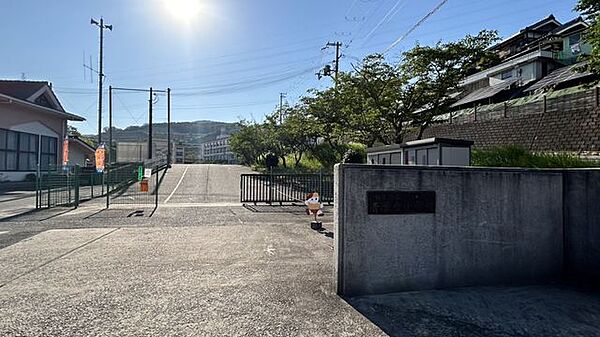【周辺環境】青葉台小学校まで2100mです。（徒歩26分）
