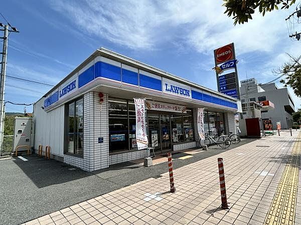 ローソン赤穂惣門町店 【周辺環境】ローソン赤穂惣門店まで約1100ｍ（徒歩約14分/車約3分）です。ちょっと小腹がすいたときに重宝しそうですね。 1480m