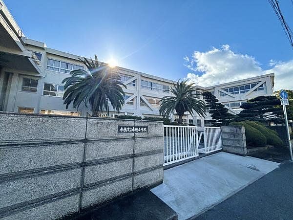 赤穂市立赤穂小学校 【周辺環境】赤穂小学校まで約700m（徒歩約9分）です。お友達と話しながら登下校するのにちょうどいい距離ですね。 750m