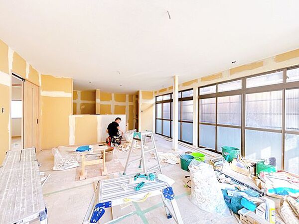 【リフォーム中】続き間の和室は約22帖LDKに変わります。耐震補強工事、クロス貼替等を行います。