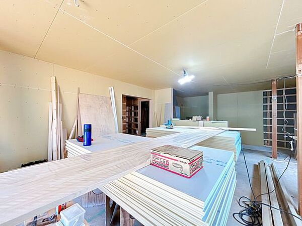【リフォーム中】続き間の和室は約22帖LDKに変わります。耐震補強工事、クロス貼替等を行います。