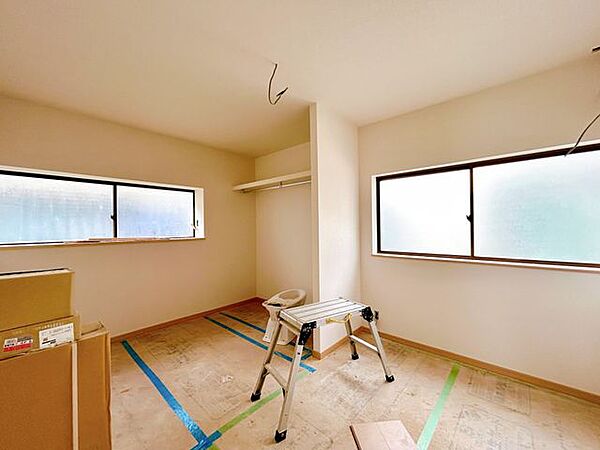 【リフォーム中】1階約6帖の洋室写真です。フローリング張替、クロス貼替、照明器具交換、火災報知器新設予定です。