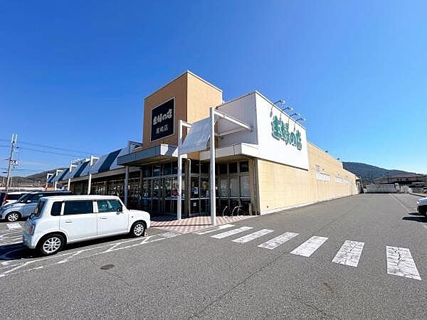 【周辺環境】主婦の店尾崎店まで約600ｍ（徒歩約8分／車約2分）です。 480m