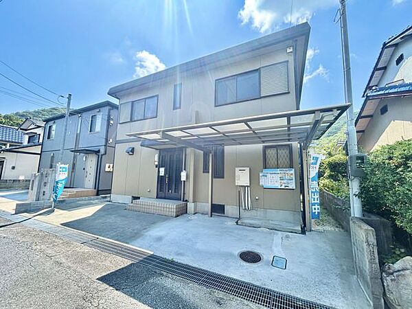 【現況販売】外観別角度からの様子です。2024年に外壁屋根塗装歴があります。