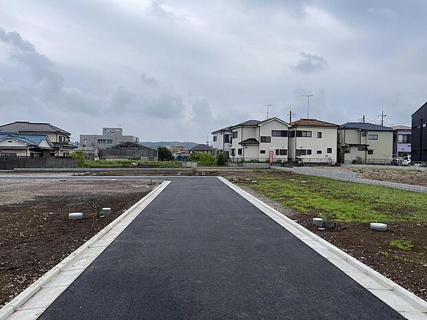 広々とした公道９ｍに接道しています！土地価格１１００万円から分譲中です！住宅ローンのご相談無料！諸費用などお気軽にご相談ください！