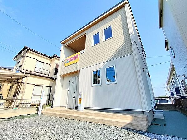 明るいツートンカラーのお家です。