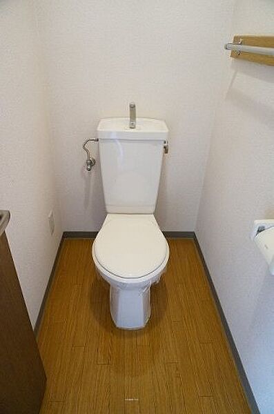 画像10:ゆったりとした空間のトイレです