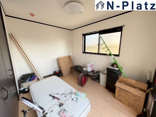 寝室や子ども部屋、書斎など多目的に使える洋室空間です♪