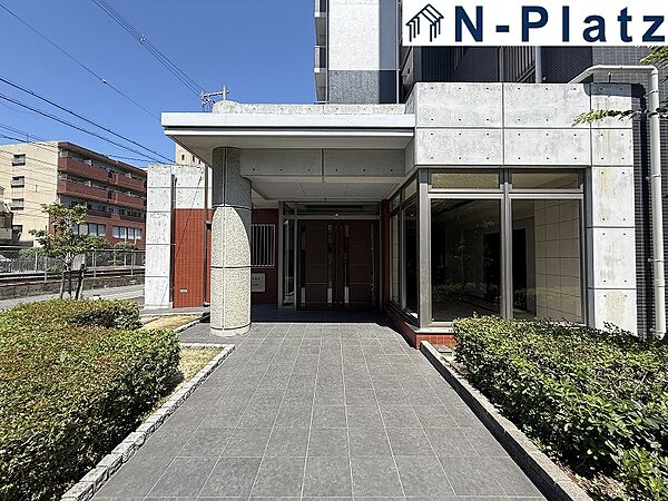 住まいの顔ともいえるエントランスは、上品で洗練された印象に仕上がっています。