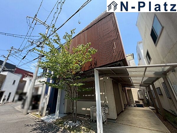 毎日の暮らしに寄り添う、優しい雰囲気の外観が魅力です。