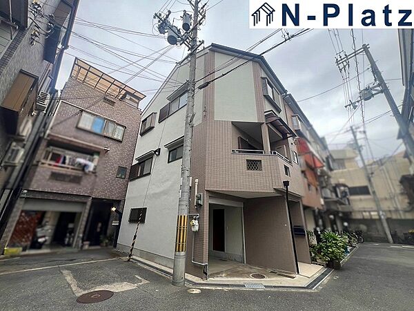 清潔感のあるシンプルな外観が魅力的な物件です。