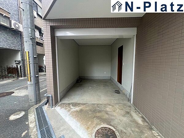 駐車場付きで、マイカー派の方にも安心です。