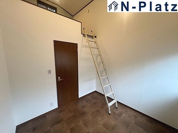 仕事や趣味のスペースとしても活用できる、多用途に使える部屋。