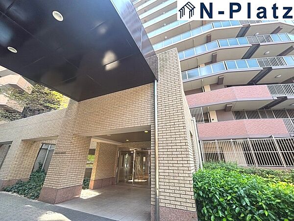 住まいの顔ともいえるエントランスは、上品で洗練された印象に仕上がっています。