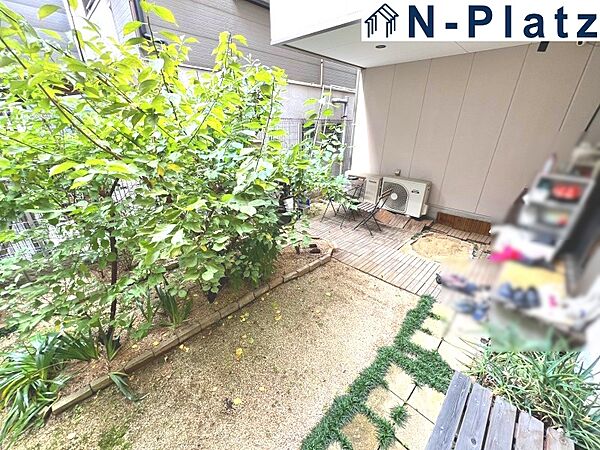 お子様やペットの遊び場としてもぴったりな庭付き物件です。