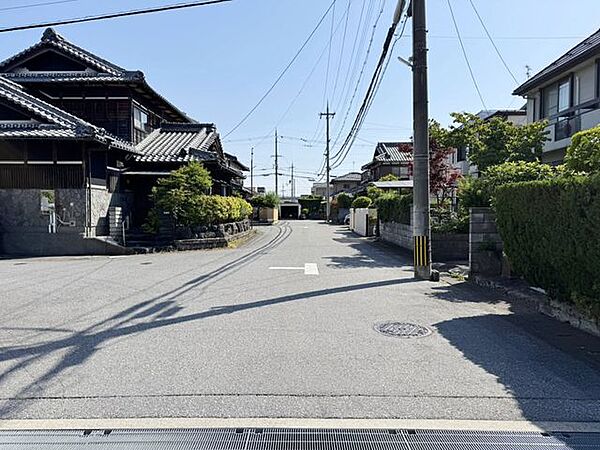 前面道路南西向き