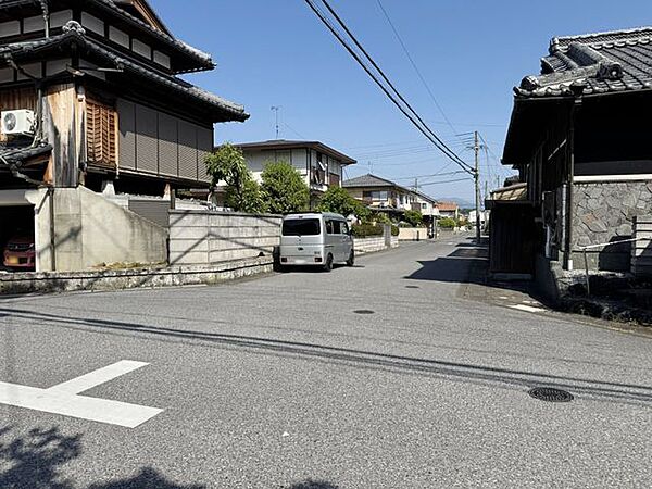 前面道路南東向き
