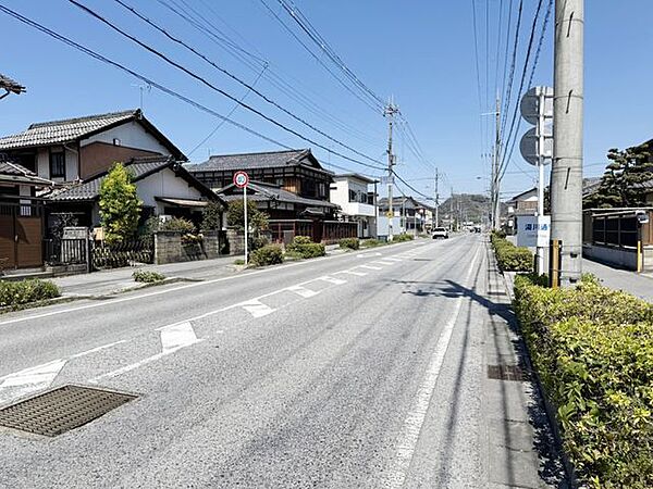 前面道路北向き