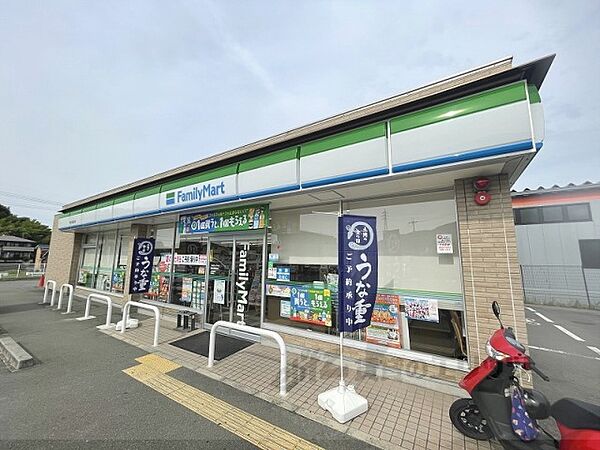 画像24:ファミリーマート 　香芝良福寺店まで900メートル