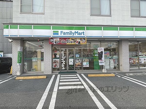 画像7:ファミリーマート　近鉄筒井駅前店まで700メートル