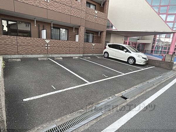 画像18:駐車場