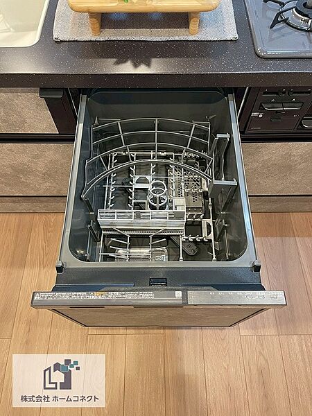 キッチン設備｜日々の家事の負担を軽減させる食器洗い乾燥機を搭載。
