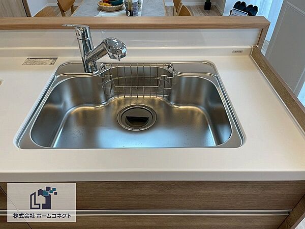 キッチン設備｜お手入れしやすいステンレス製シンクを採用。