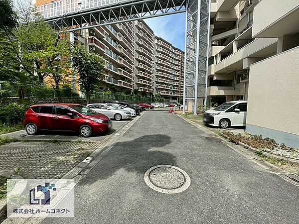 駐車場｜月額使用料8,000円（※最新の空き状況はご確認ください）