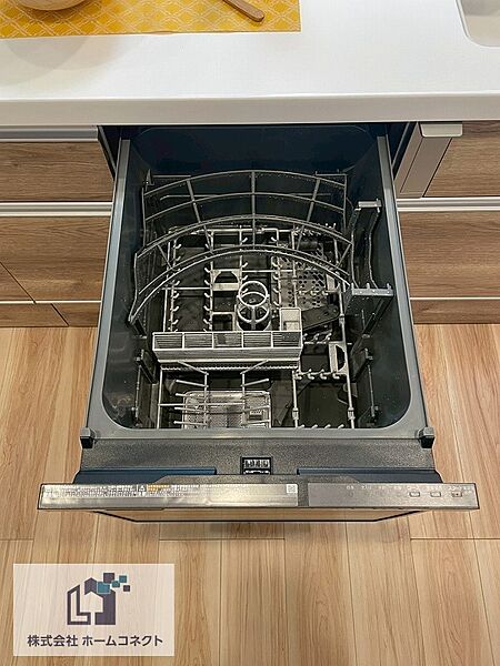 キッチン設備｜日々の家事の負担を軽減させる食器洗い乾燥機を搭載。