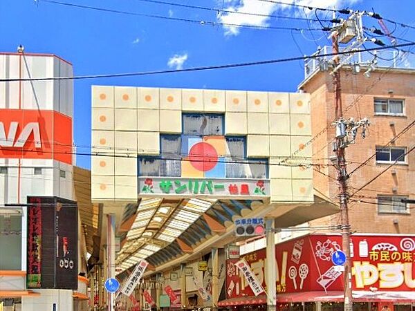 周辺環境｜柏里本通商店街：徒歩3分（240ｍ）