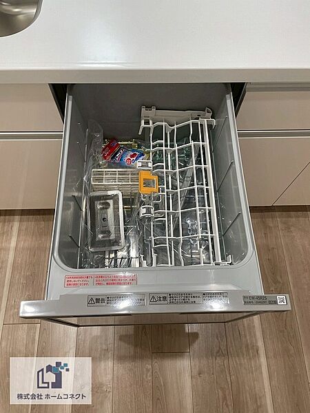 キッチン設備｜日々の家事の負担を軽減させる食器洗い乾燥機を搭載。